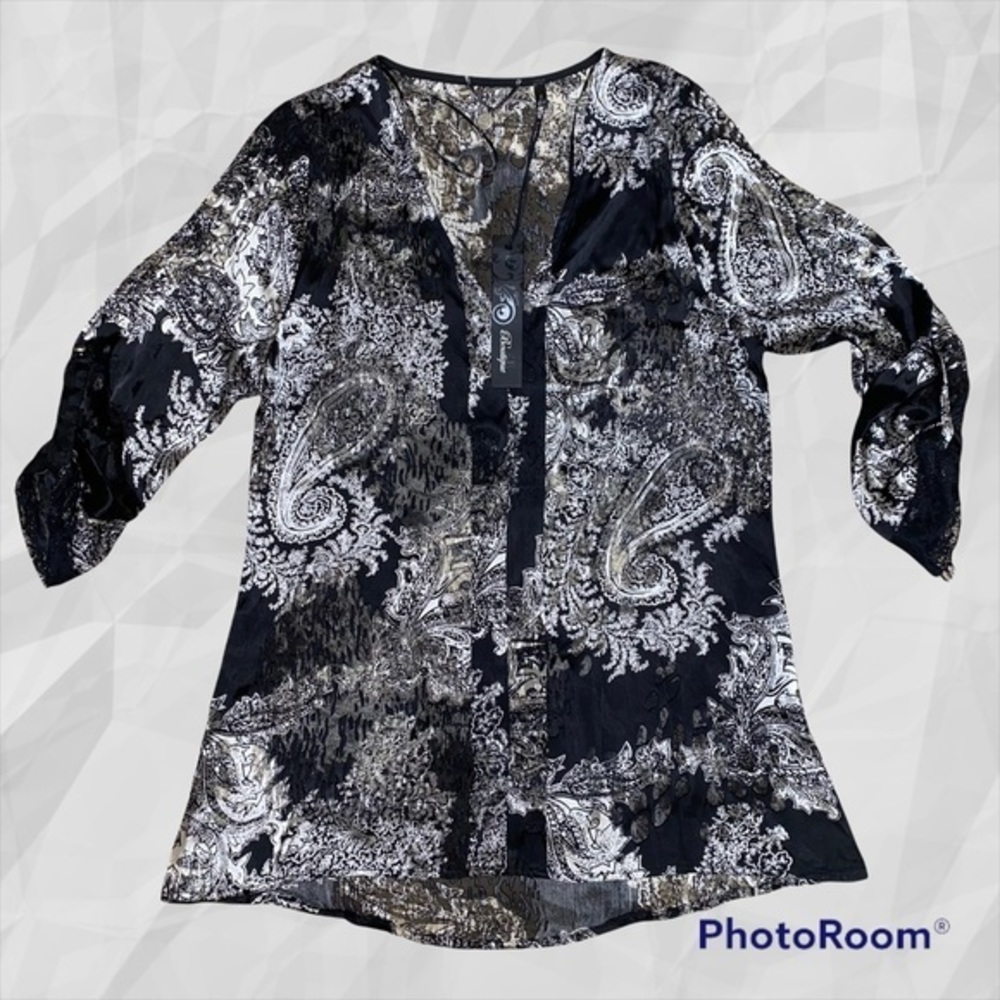 BKE Boutique silky paisley blouse size small black/silver